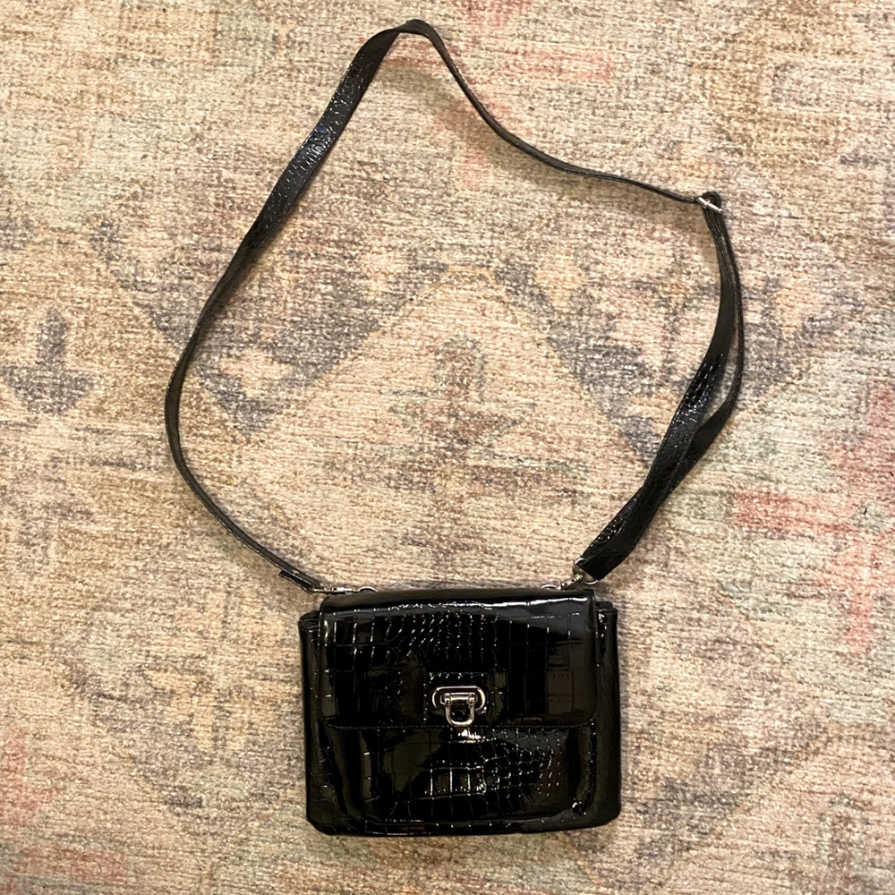 NWOT Unbranded Faux Patent Leather Alligator Skin Crossbody Purse in Black